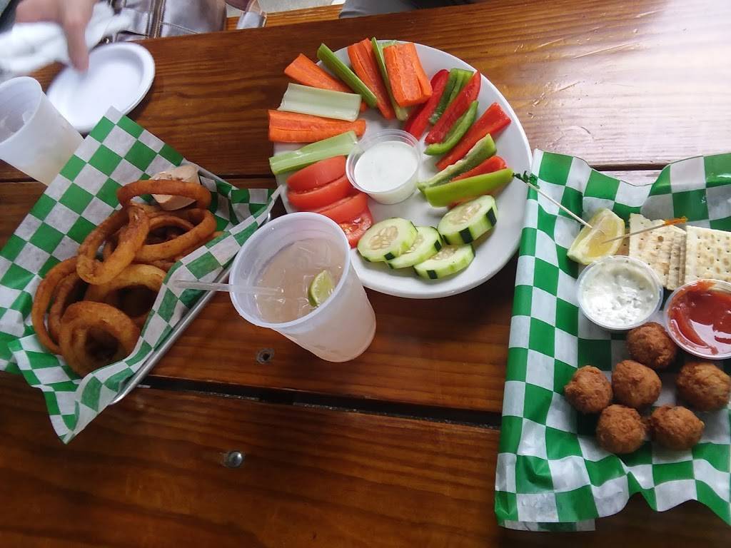 Davis Pub | restaurant | 400 Chester Ave, Annapolis, MD 21403, USA | 4102687432 OR +1 410-268-7432