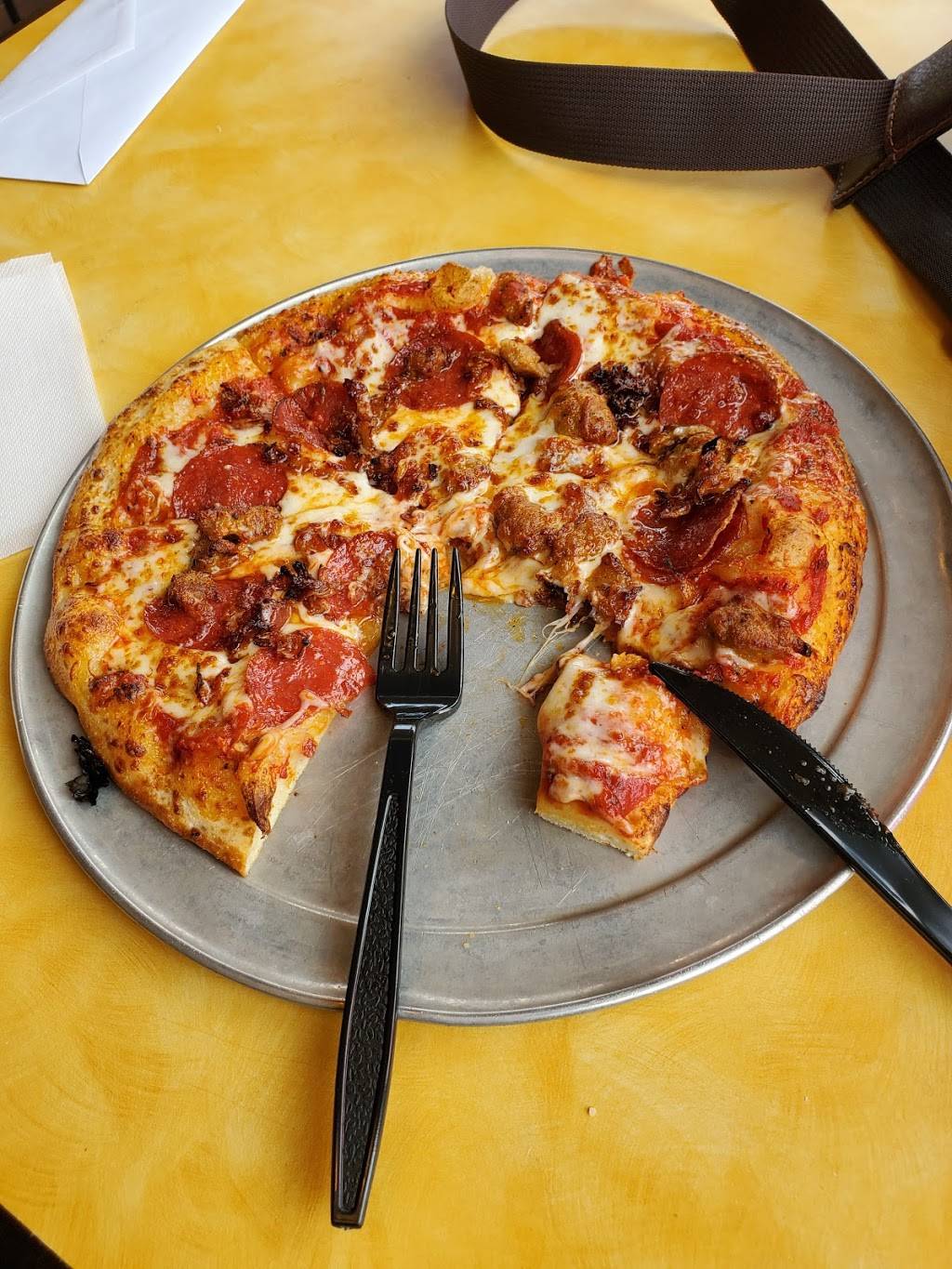 Solos Pizza Cafe | restaurant | 2700 Annapolis Cir N, Plymouth, MN 55441, USA | 7633310233 OR +1 763-331-0233