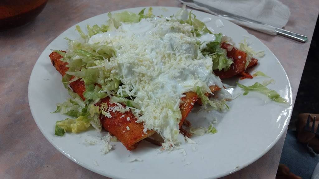 Cenaduria Los Muñecos | restaurant | Ejército Nacional 98_8, Tomas Aquino, 22414 Tijuana, B.C., Mexico | 016648785167 OR +52 664 878 5167