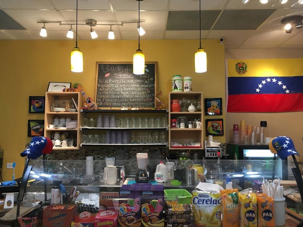 Rica Arepa Venezuelan Restaurant | cafe | 4253 W Armitage Ave, Chicago, IL 60639, USA | 7735433000 OR +1 773-543-3000