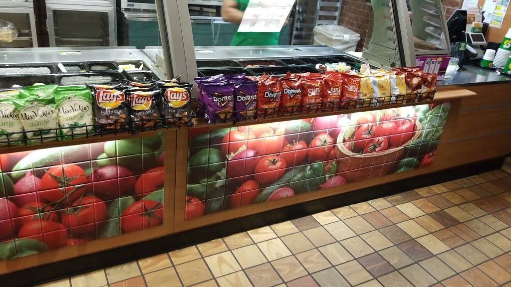 Subway | restaurant | 2868 Washtenaw Ave, Ypsilanti, MI 48197, USA | 7345724200 OR +1 734-572-4200