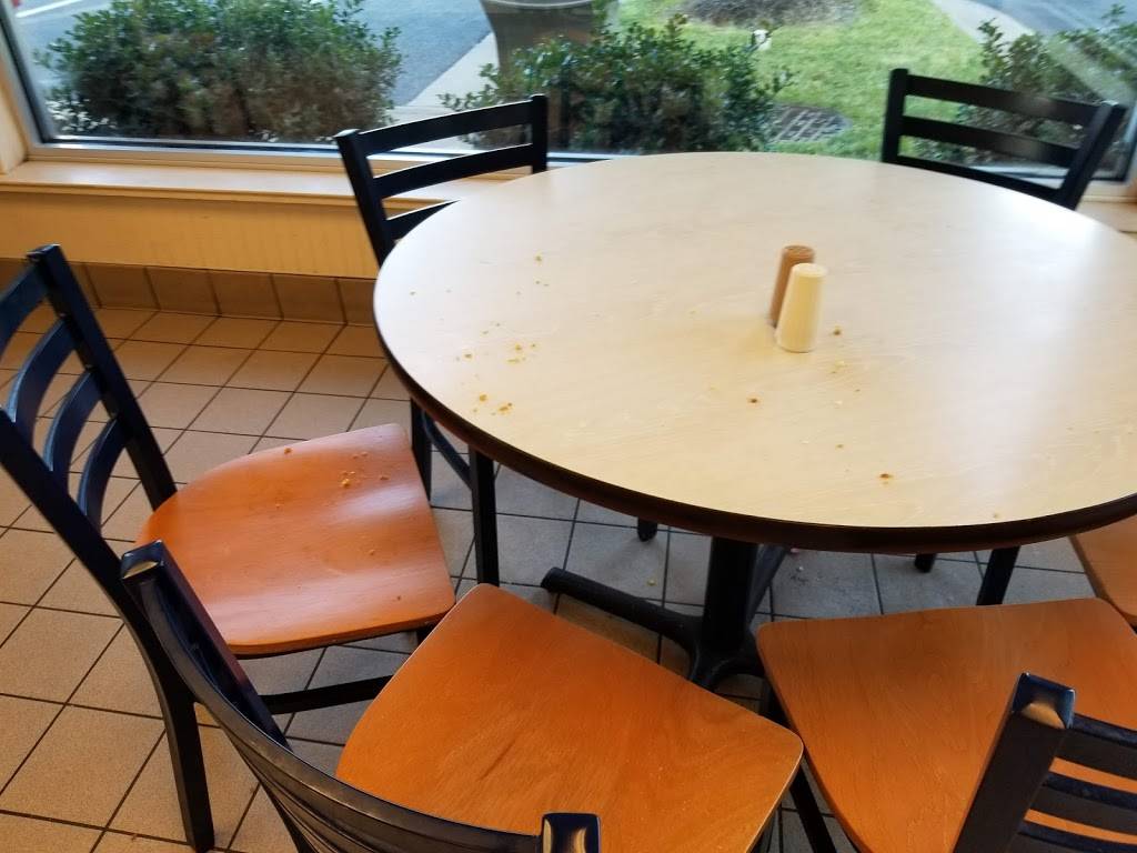 KFC | restaurant | 885 Fox Dr, Winchester, VA 22603, USA | 5406679930 OR +1 540-667-9930