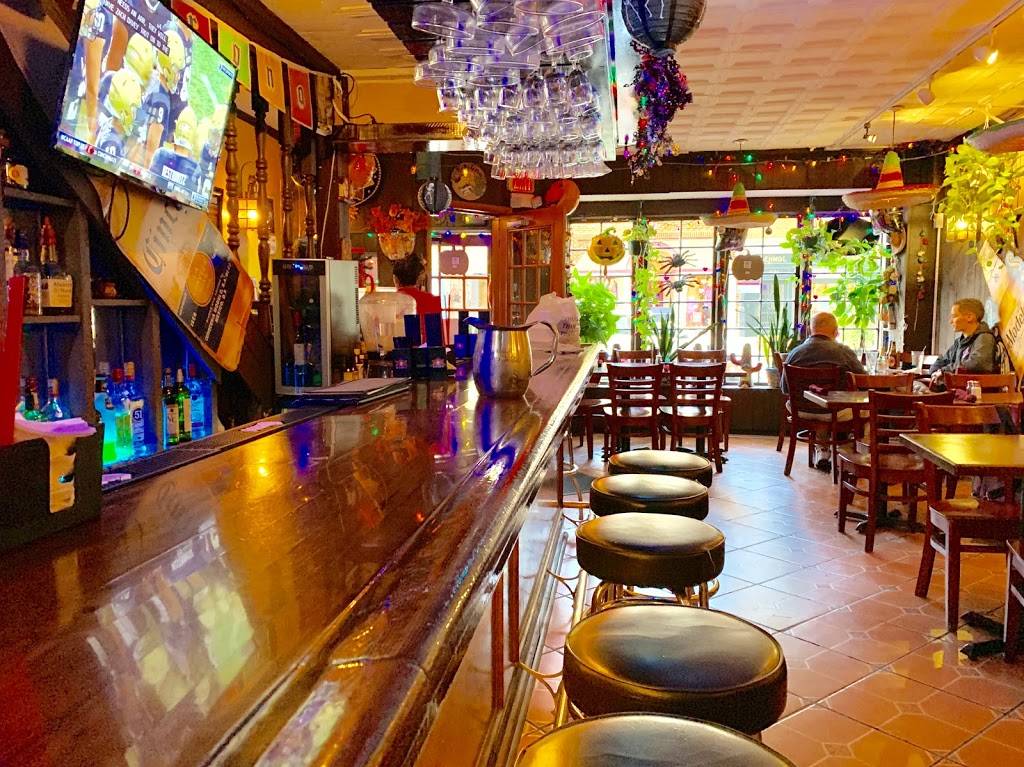 Los Cuates Restaurant | restaurant | 1116 King St, Alexandria, VA 22314, USA | 7035482918 OR +1 703-548-2918