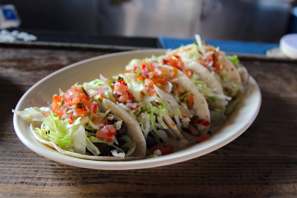 Saint Danes Bar & Grille | restaurant | 502 Elgin St, Houston, TX 77006, USA | 7138077040 OR +1 713-807-7040