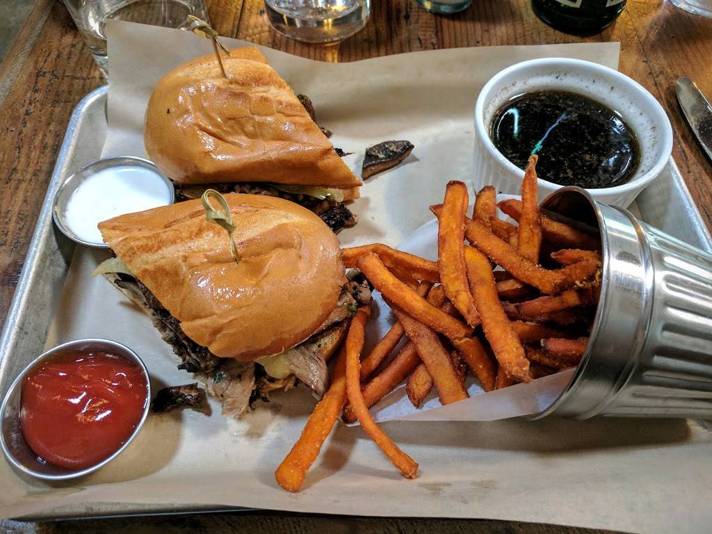 Redwood Grill | restaurant | 356 Woodside Rd, Redwood City, CA 94061, USA | 6503639343 OR +1 650-363-9343