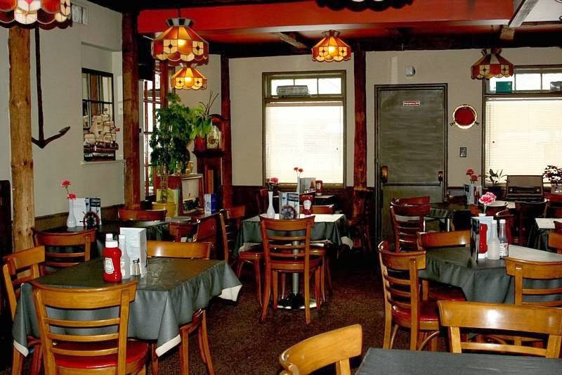 Connaught Fish & Chips | restaurant | 976 Main St E, Hamilton, ON L8M 1M8, Canada | 9055444143 OR +1 905-544-4143