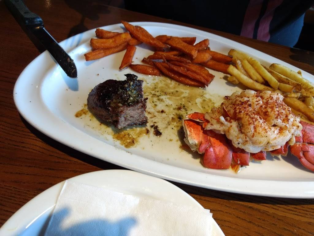 TGI Fridays | restaurant | 390 E Hospitality Ln, San Bernardino, CA 92408, USA | 9098889934 OR +1 909-888-9934