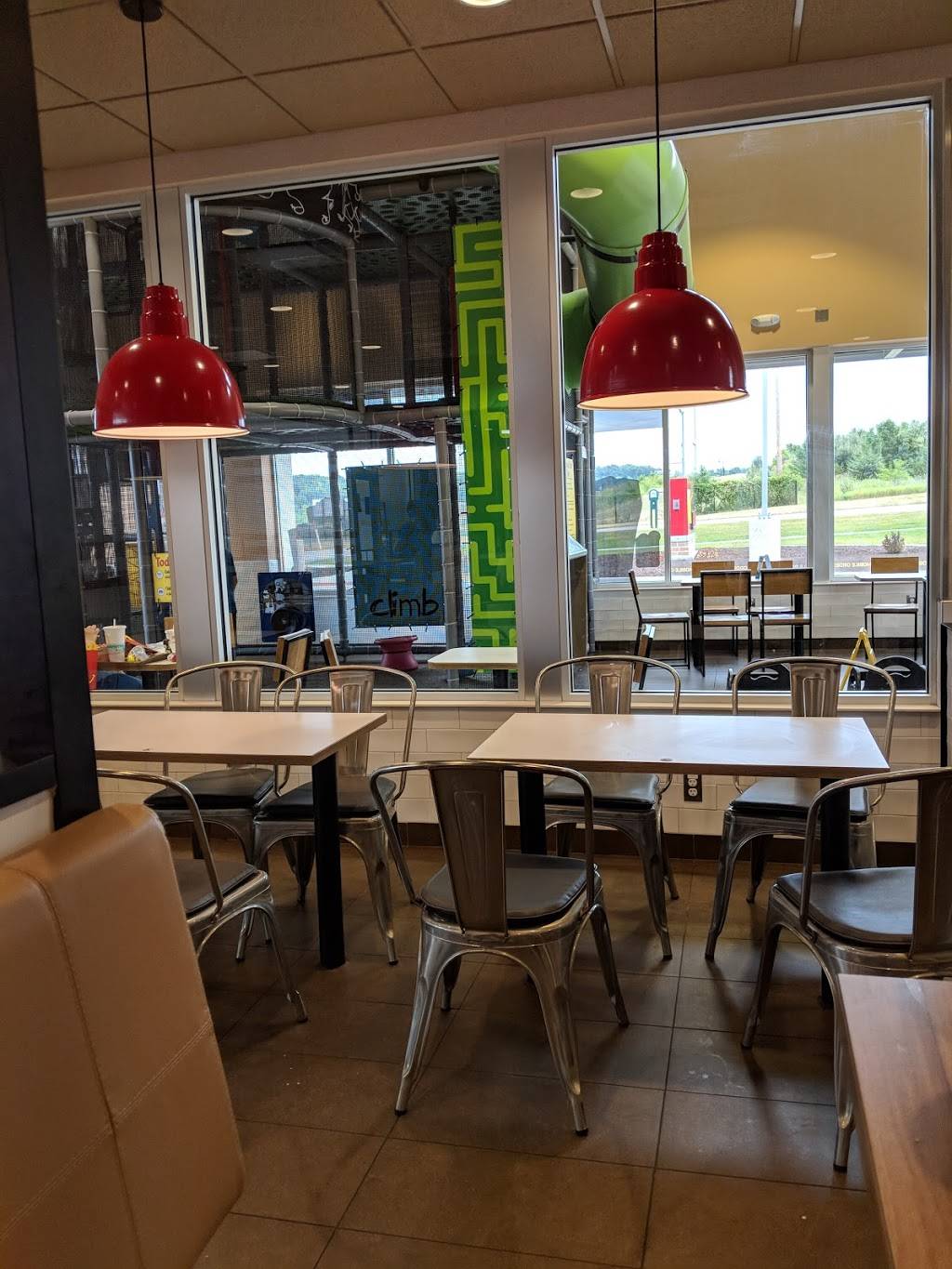 McDonalds | cafe | 3216 Owen Rd, Fenton, MI 48430, USA | 8106293636 OR +1 810-629-3636