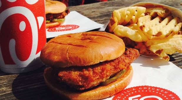 Chick-fil-A | restaurant | 1740 W Loop 281, Longview, TX 75604, USA | 9032956633 OR +1 903-295-6633