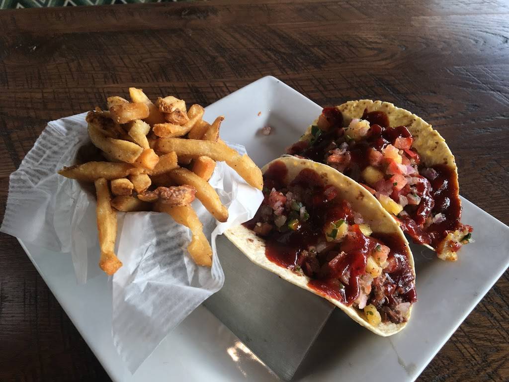 CRAFThouse Kitchen & Tap | restaurant | 242 N LBJ Dr ste 101, San Marcos, TX 78666, USA | 5126676700 OR +1 512-667-6700