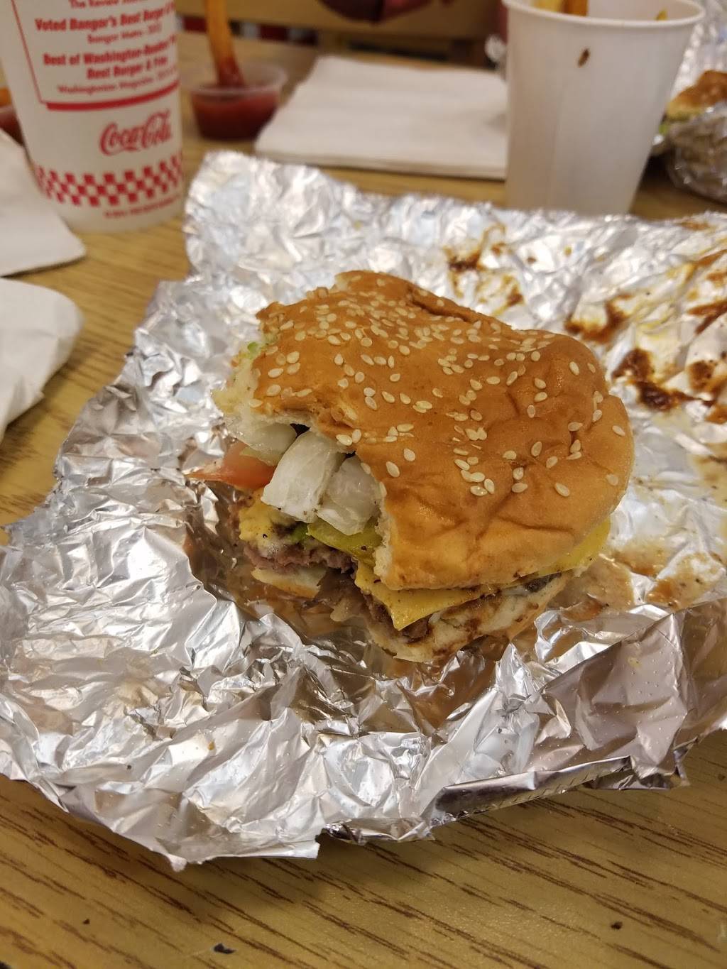 Henrys Hamburgers | restaurant | 1832 M-139, Benton Harbor, MI 49022, USA | 2699266757 OR +1 269-926-6757