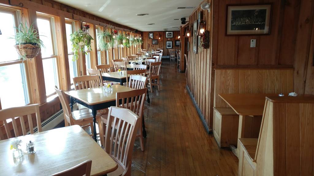Daniels | restaurant | 48 Main St, Henniker, NH 03242, USA | 6034287621 OR +1 603-428-7621