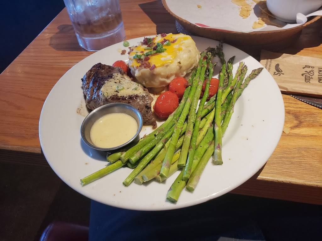 Chilis Grill & Bar | restaurant | 2287 N Federal Hwy, Pompano Beach, FL 33062, USA | 9549412974 OR +1 954-941-2974