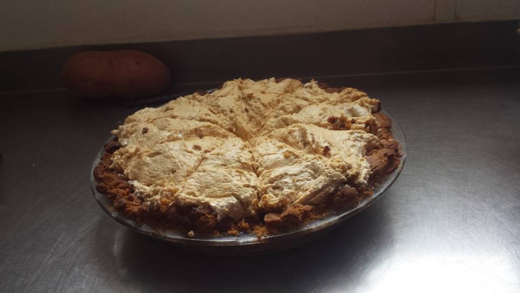 The Fly Inn | restaurant | 9596 626 10th St, Plainwell, MI 49080, USA | 2696851554 OR +1 269-685-1554