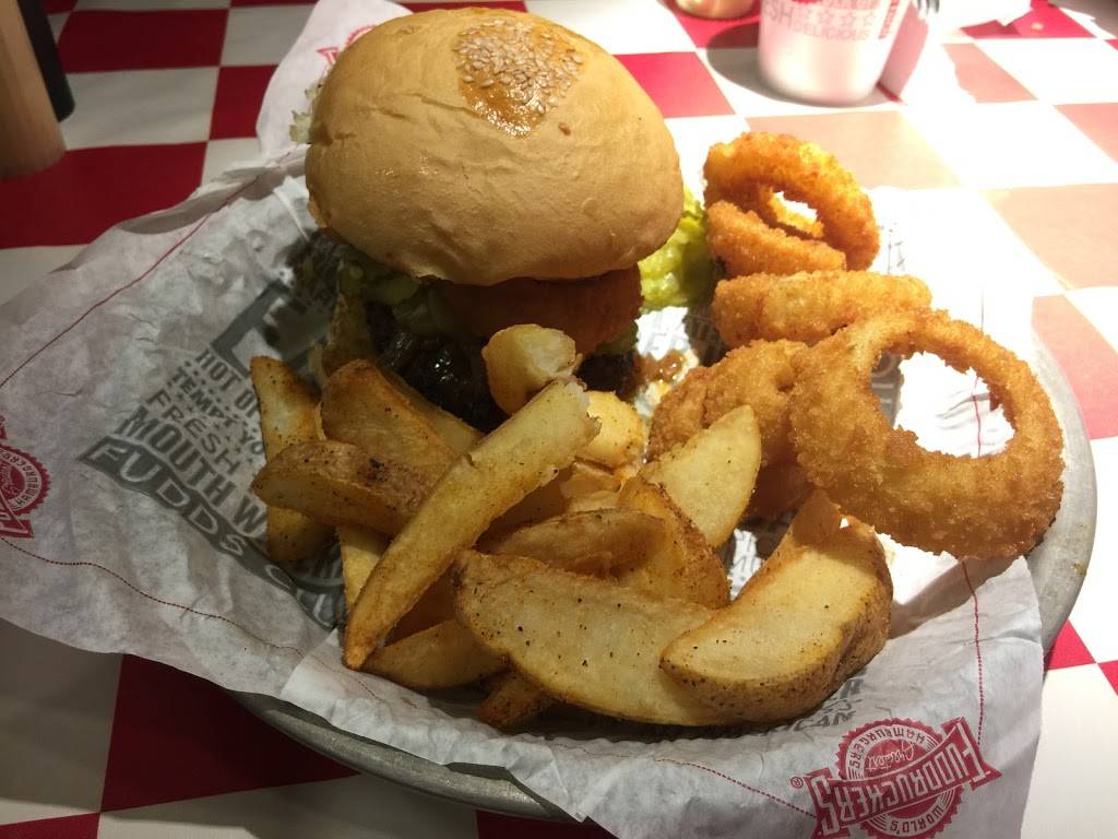 Fuddruckers | restaurant | 39 Norwich-Westerly Rd, Ledyard, CT 06339, USA | 8603123000 OR +1 860-312-3000