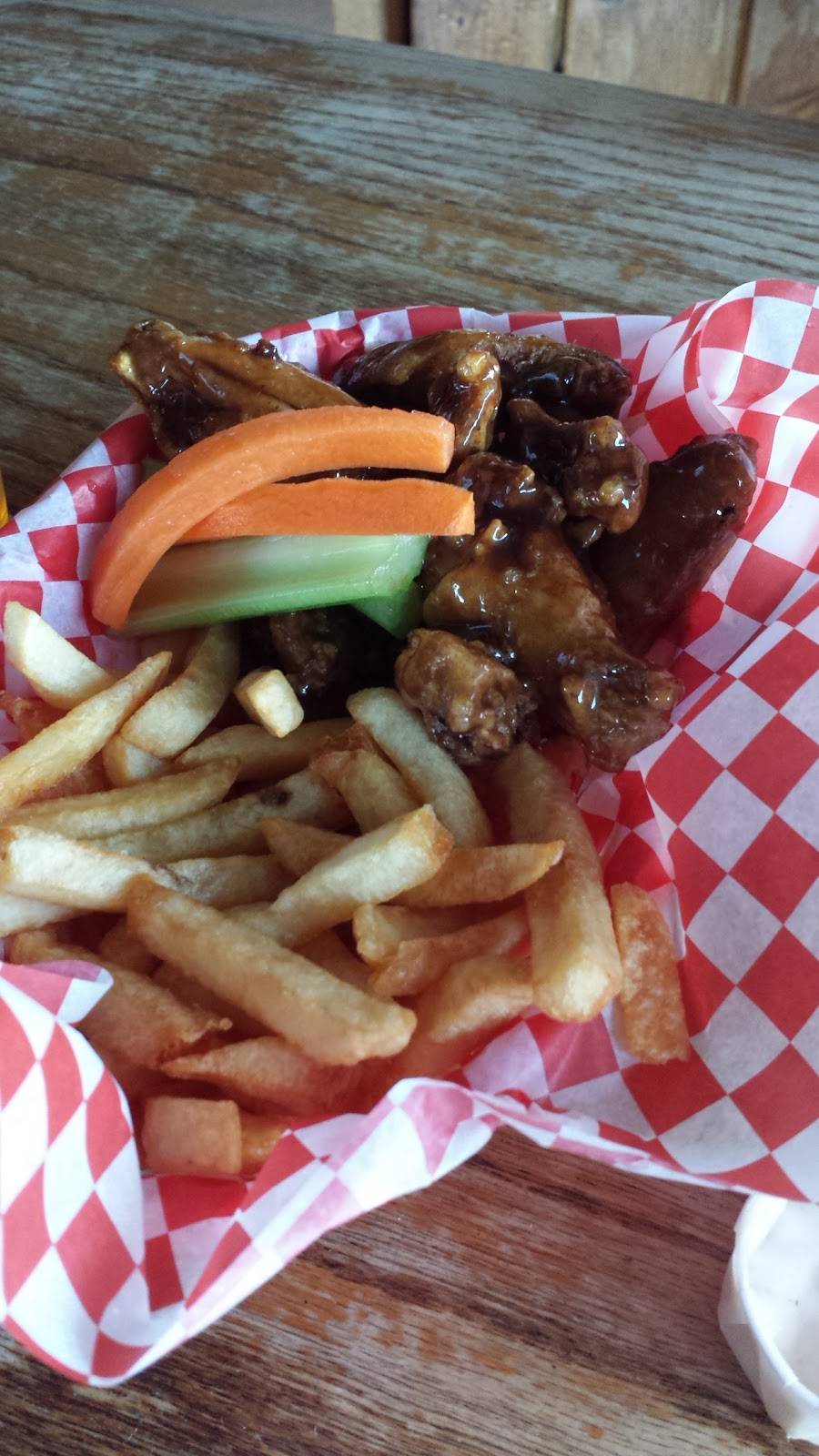 Roosters | restaurant | 477 Grove St E, Barrie, ON L4M 6M3, Canada | 7057281771 OR +1 705-728-1771