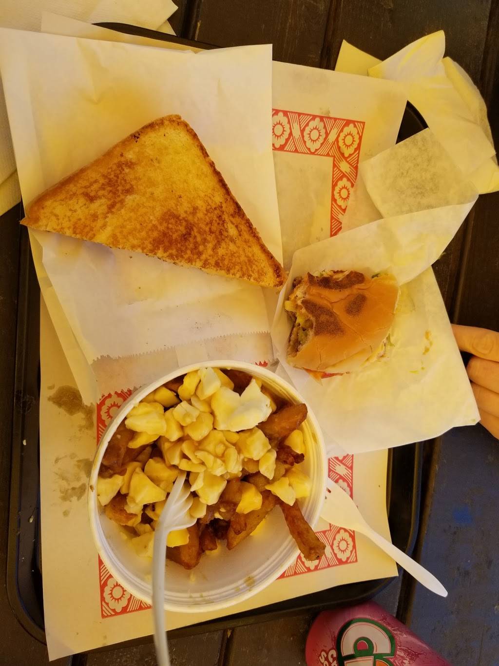 Casse Croûte Chez France | restaurant | RR 1, 916 Chemin du Lac Supérieur, Lac-Supérieur, QC J0T 1J0, Canada | 8196886168 OR +1 819-688-6168