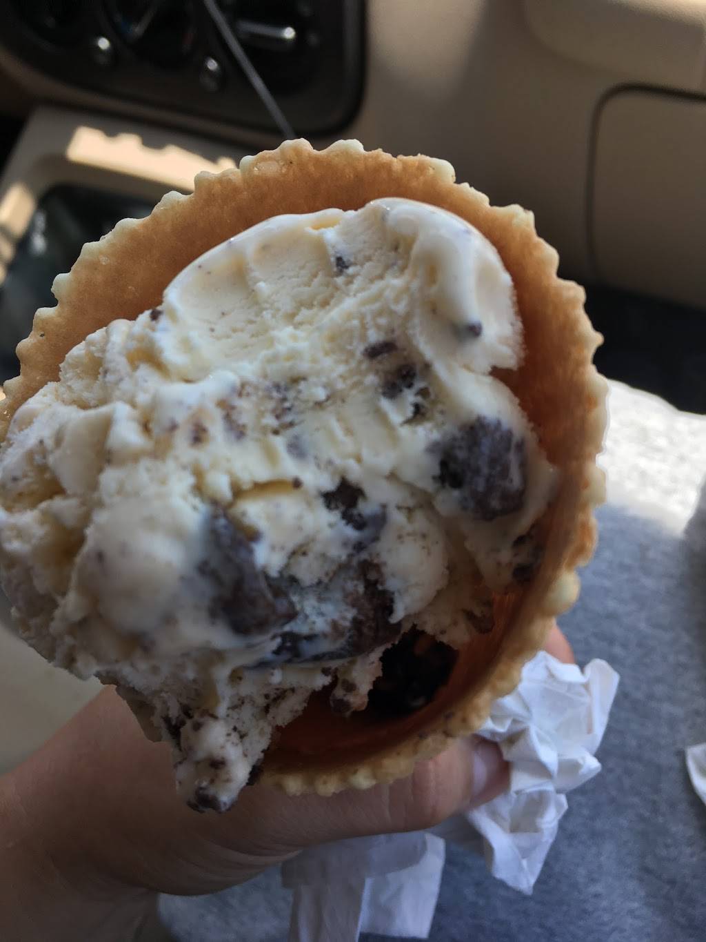 Braums Ice Cream & Burger Restaurant | restaurant | 6108 McCart Ave, Fort Worth, TX 76133, USA | 8172925183 OR +1 817-292-5183