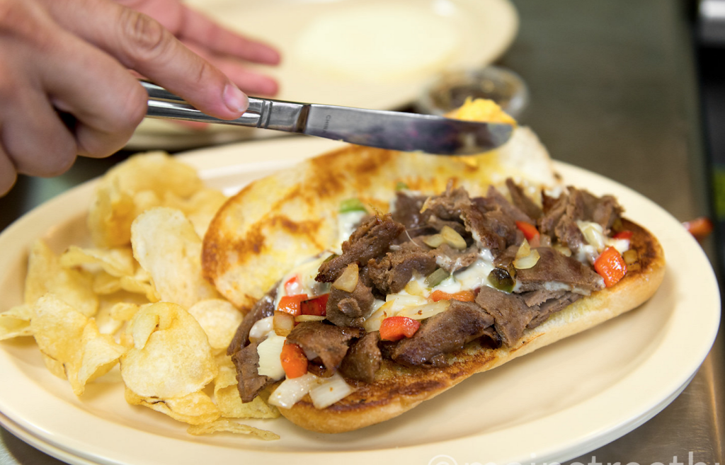 Charlies Kitchen & Grill | restaurant | 4945 S Orange Blossom Trail Ste 4, Orlando, FL 32839, USA | 4072035508 OR +1 407-203-5508