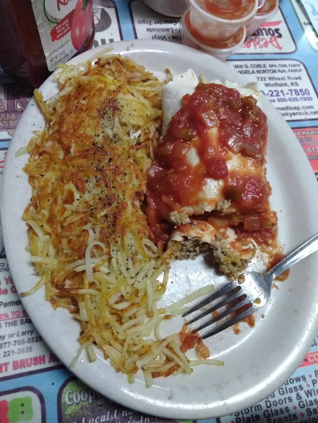 Bleus Family Dining | restaurant | 923 Main St, Winfield, KS 67156, USA | 6202212233 OR +1 620-221-2233