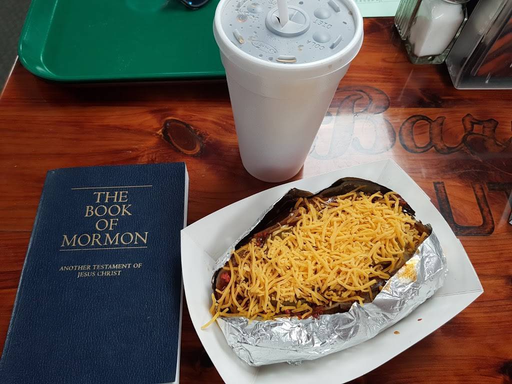 DJs Bar-B-Que | restaurant | 906 W Plantation Dr, Clute, TX 77531, USA | 9792656331 OR +1 979-265-6331