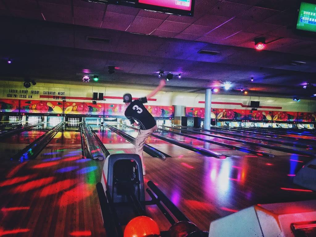 Nellie Fox Bowl & Sport Shop | restaurant | 3587 Molly Pitcher Hwy, Chambersburg, PA 17202, USA | 7173752222 OR +1 717-375-2222