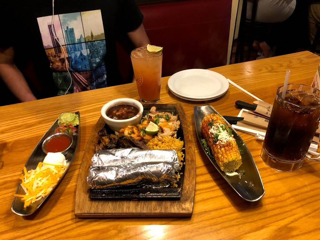 Chilis Grill & Bar | restaurant | 1840 County Road B2 W, Roseville, MN 55113, USA | 6516337718 OR +1 651-633-7718