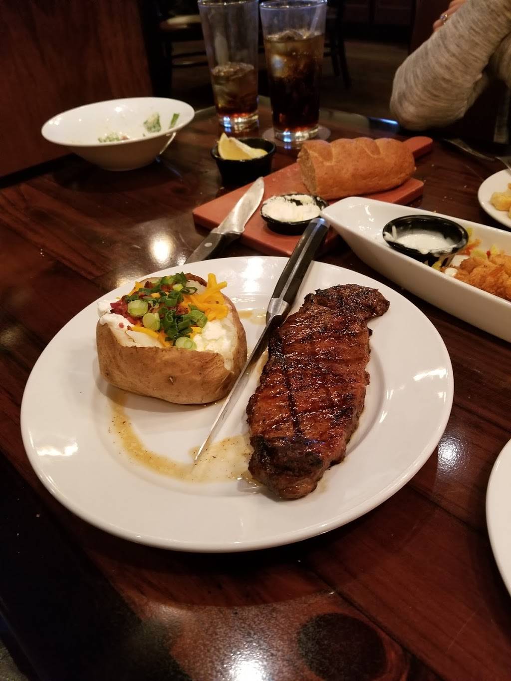 LongHorn Steakhouse | meal takeaway | 1210 Veterans Pkwy, Clarksville, IN 47129, USA | 8122845800 OR +1 812-284-5800