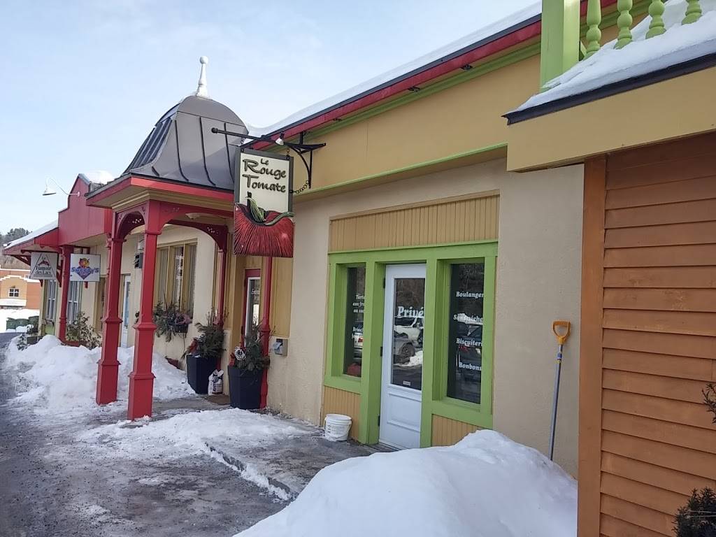 Le Rouge Tomate | restaurant | 7 Avenue de lÉglise, Saint-Sauveur, QC J0R 1R0, Canada | 4502273883 OR +1 450-227-3883