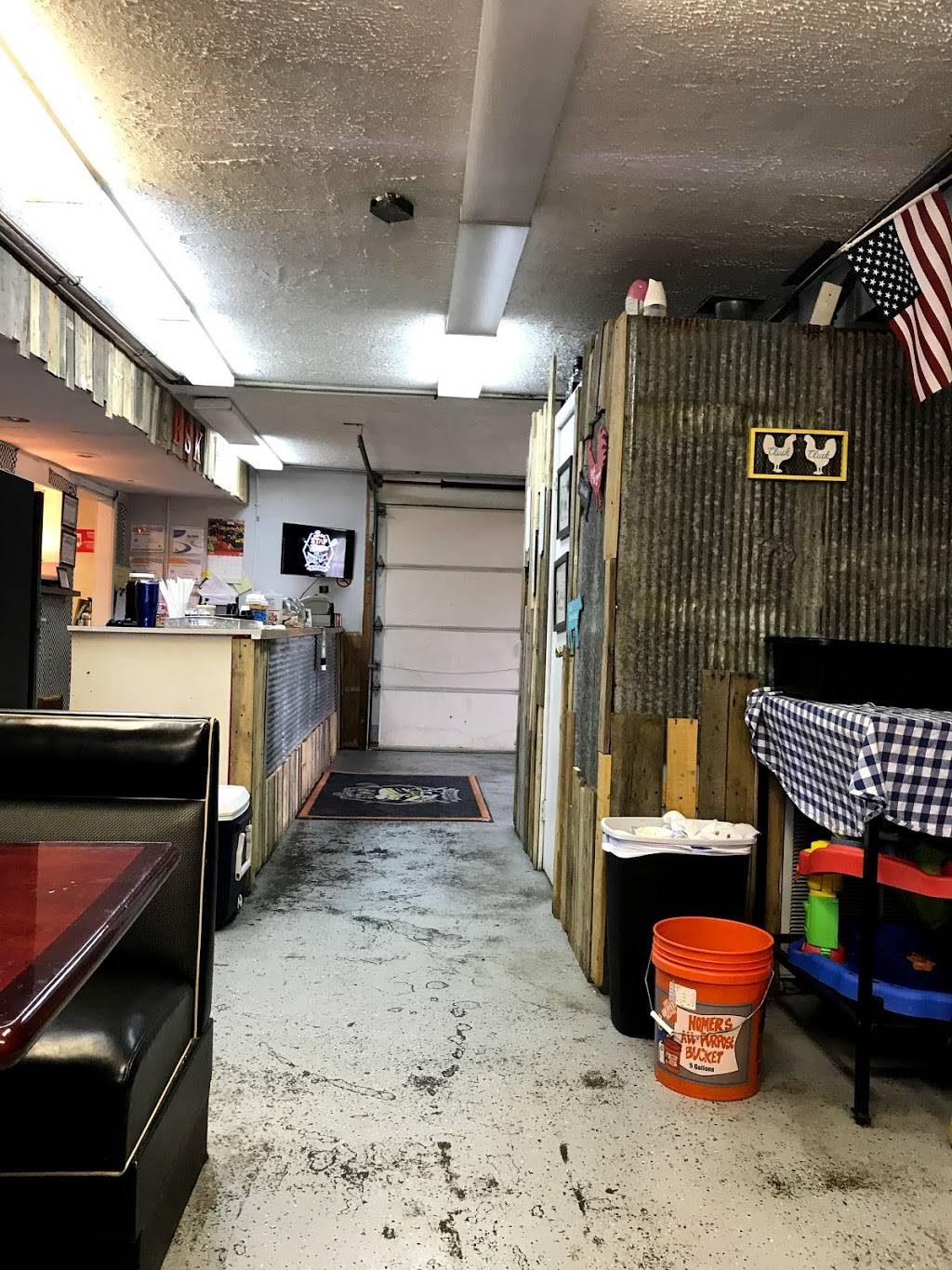 Bus Stop Kitchen | restaurant | 3674 E 2603rd Rd, Sheridan, IL 60551, USA | 8158261676 OR +1 815-826-1676