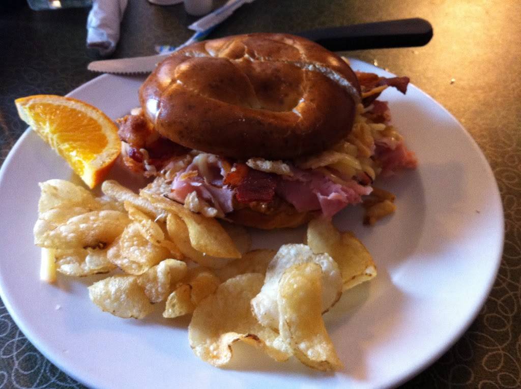 Veranda Cafe & Gift | restaurant | 119 Cherry St, Black Mountain, NC 28711, USA | 8286698864 OR +1 828-669-8864