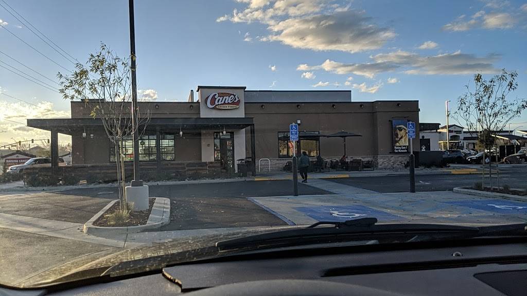 Raising Canes Chicken Fingers | meal takeaway | 6312 Panama Ln, Bakersfield, CA 93313, USA | 6616640108 OR +1 661-664-0108
