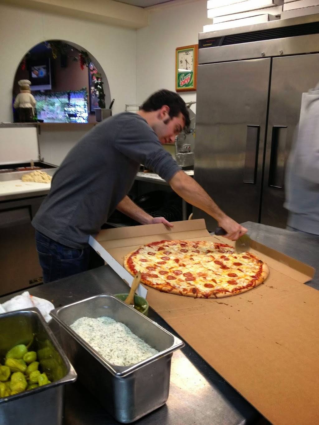 Mama Ciminos Pizza | restaurant | 131 N Wells St, Lake Geneva, WI 53147, USA | 2623489077 OR +1 262-348-9077