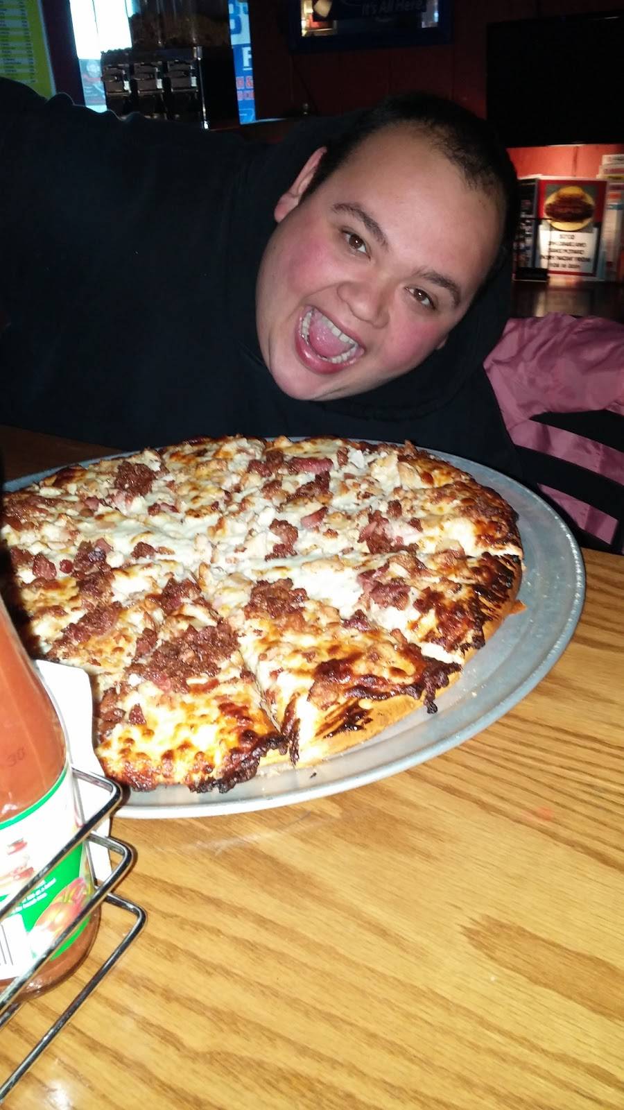 Boss Hawgs Bar N Grill | restaurant | 617 NE 102nd Ave, Portland, OR 97220, USA | 5032524647 OR +1 503-252-4647