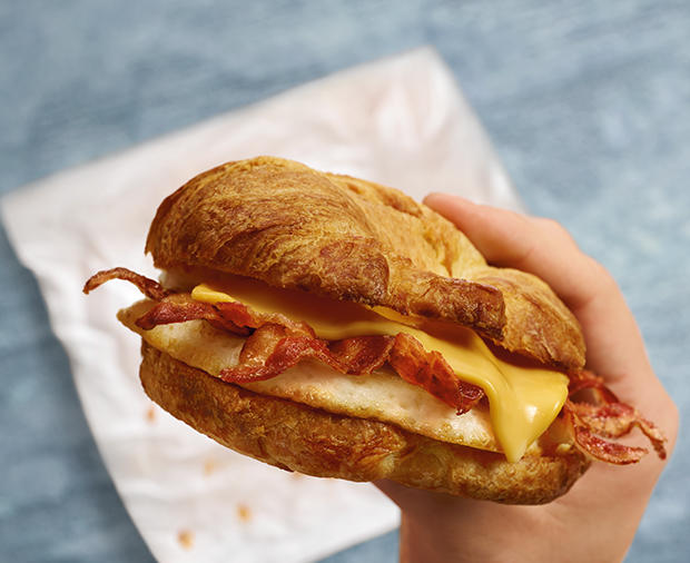 Dunkin | meal takeaway | 703 E Main St, Anoka, MN 55303, USA | 6126382900 OR +1 612-638-2900