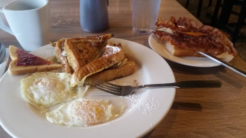 Moms Deli & Grill | restaurant | 13900 York Rd, North Royalton, OH 44133, USA | 4405827100 OR +1 440-582-7100