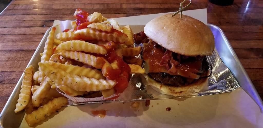 Forty Thieves | restaurant | 727 Elmwood Ave, Buffalo, NY 14222, USA | 7164643822 OR +1 716-464-3822