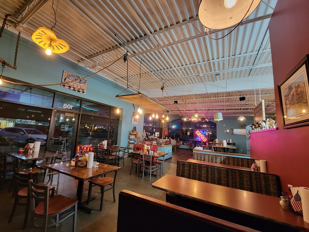 Crazy Mule Food & Brew | restaurant | 106 Kansas Ave, Greensburg, KS 67054, USA | 6207239025 OR +1 620-723-9025