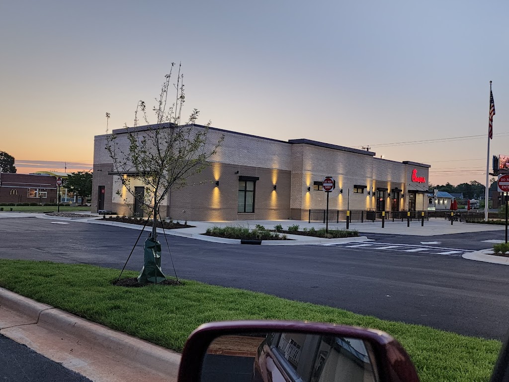 Chick-fil-A | restaurant | 21123 Timberlake Rd, Lynchburg, VA 24502, USA | 4342372354 OR +1 434-237-2354