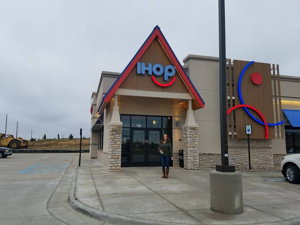 IHOP | restaurant | 3204 N Maize Rd, Wichita, KS 67205, USA | 3169282280 OR +1 316-928-2280