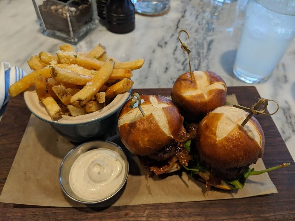 Porter Kitchen & Deck | restaurant | 150 N Riverside Plaza, Chicago, IL 60606, United States | 3127817580 OR +1 312-781-7580