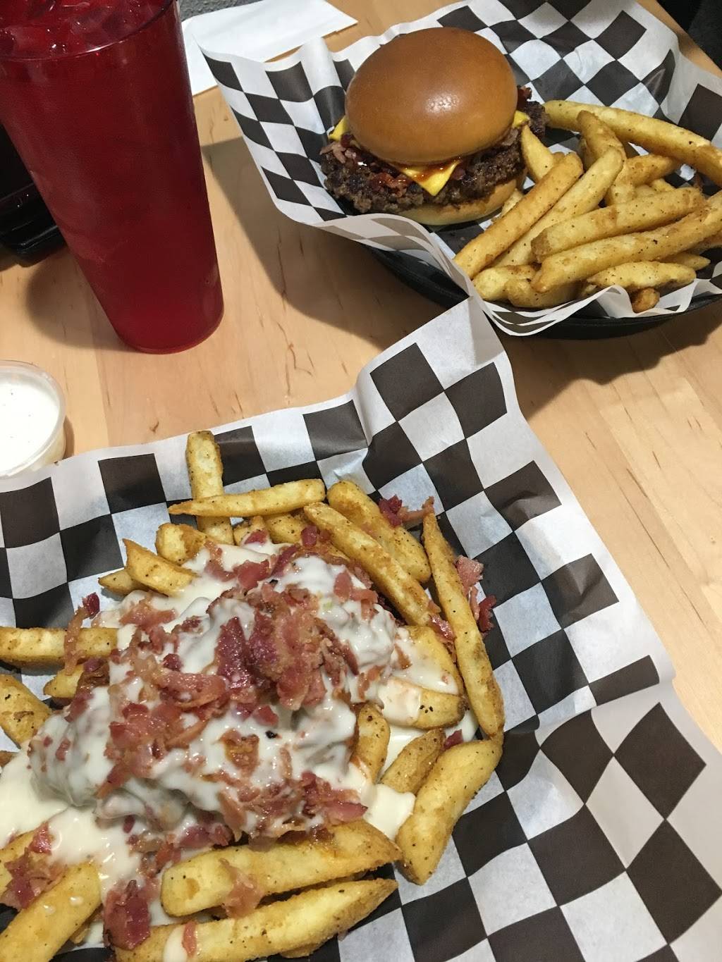 Jasper Pub N Grub | restaurant | 514 Jackson St, Jasper, IN 47546, USA | 8125590643 OR +1 812-559-0643