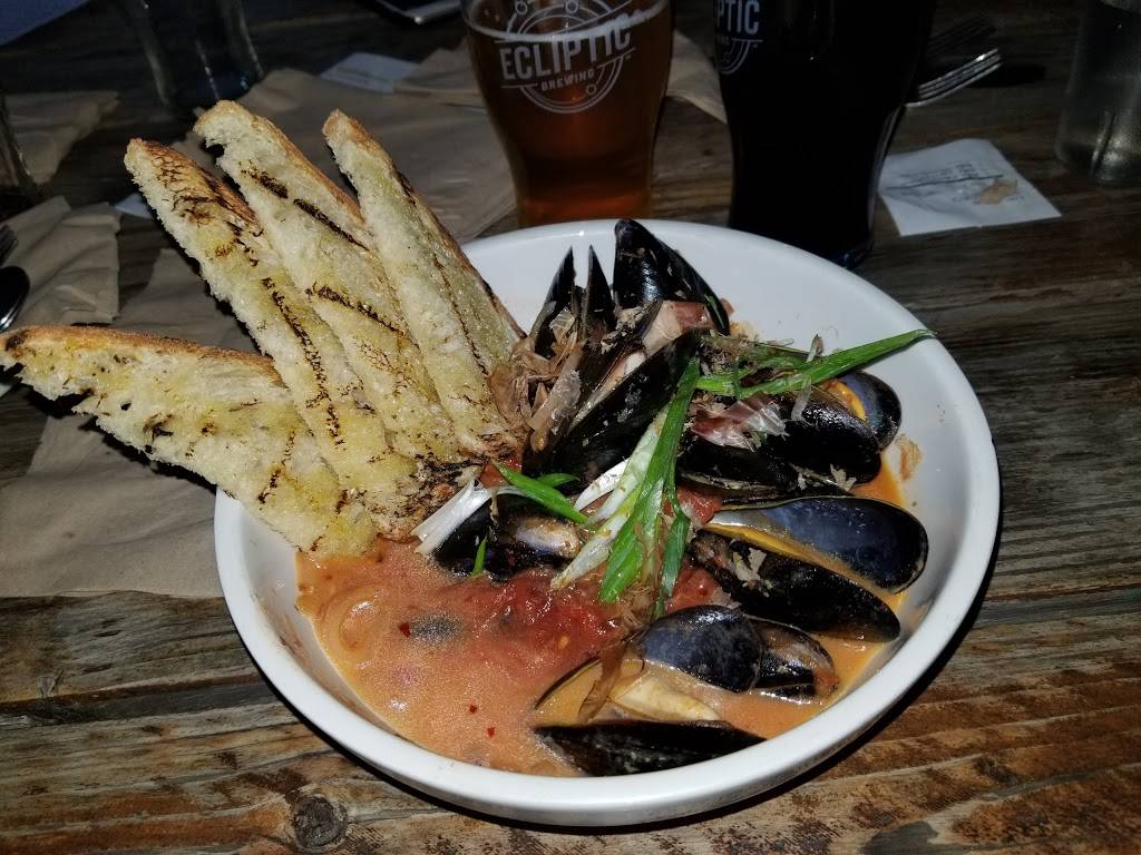 Sportsmans Public House | restaurant | 121 N Main Ave, Ridgefield, WA 98642, USA | 3608873141 OR +1 360-887-3141