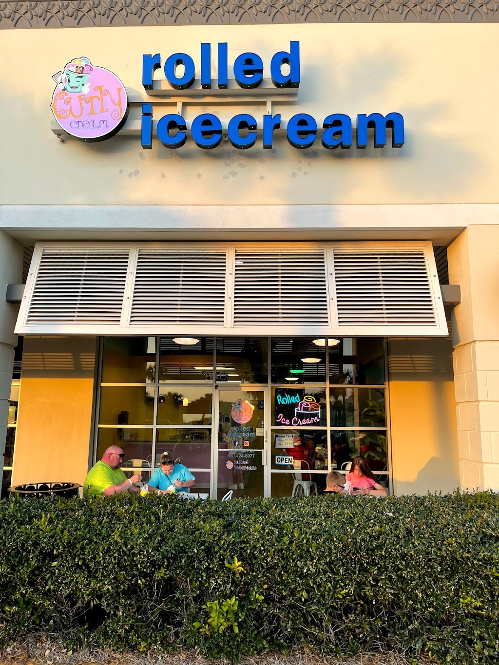 Curly Cream Rolled Icecream | restaurant | 981 US-98 Shop 11, Destin, FL 32541, USA | 8504246077 OR +1 850-424-6077