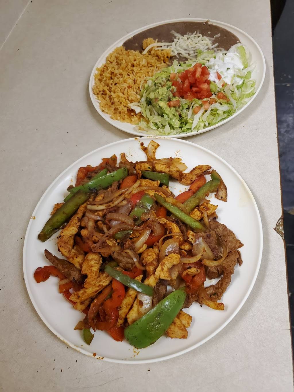 El CHarrito mexican restaurant | restaurant | 20 N Plank St, Rossville, IN 46065, USA | 7656500342 OR +1 765-650-0342