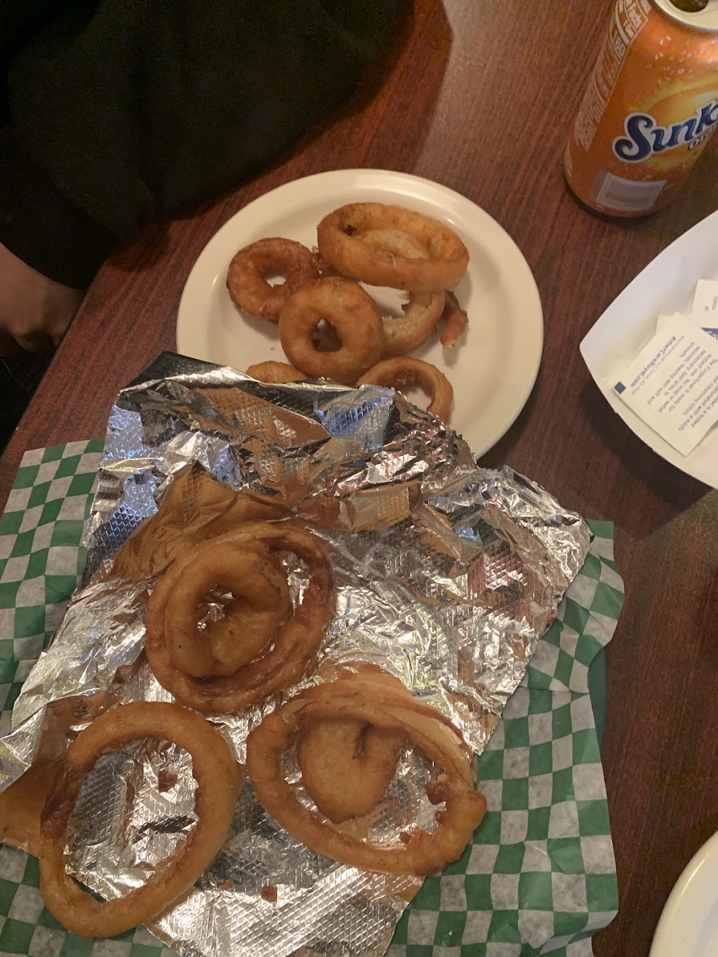 Mels Sportspage Bar & Snickers Pizza Shop | restaurant | 427 Chestnut St, Virginia, MN 55792, USA | 2187418232 OR +1 218-741-8232