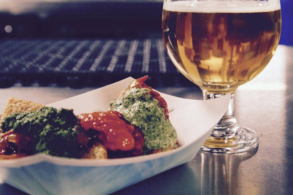 Ale Industries | restaurant | 3096 E 10th St, Oakland, CA 94601, USA | 5104793185 OR +1 510-479-3185