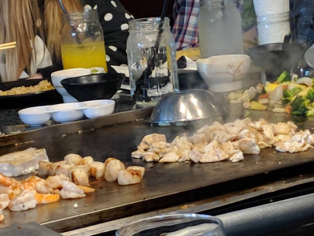 Chomp Rockin | restaurant | 181 E Commonwealth Ave, Fullerton, CA 92832, USA | 7147383511 OR +1 714-738-3511