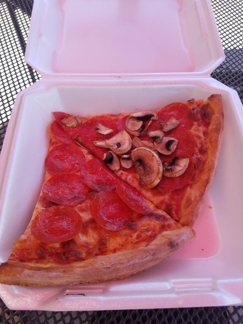 Amalfis Pizza n Pasta | restaurant | 8542 University City Blvd, Charlotte, NC 28213, USA | 7045478651 OR +1 704-547-8651