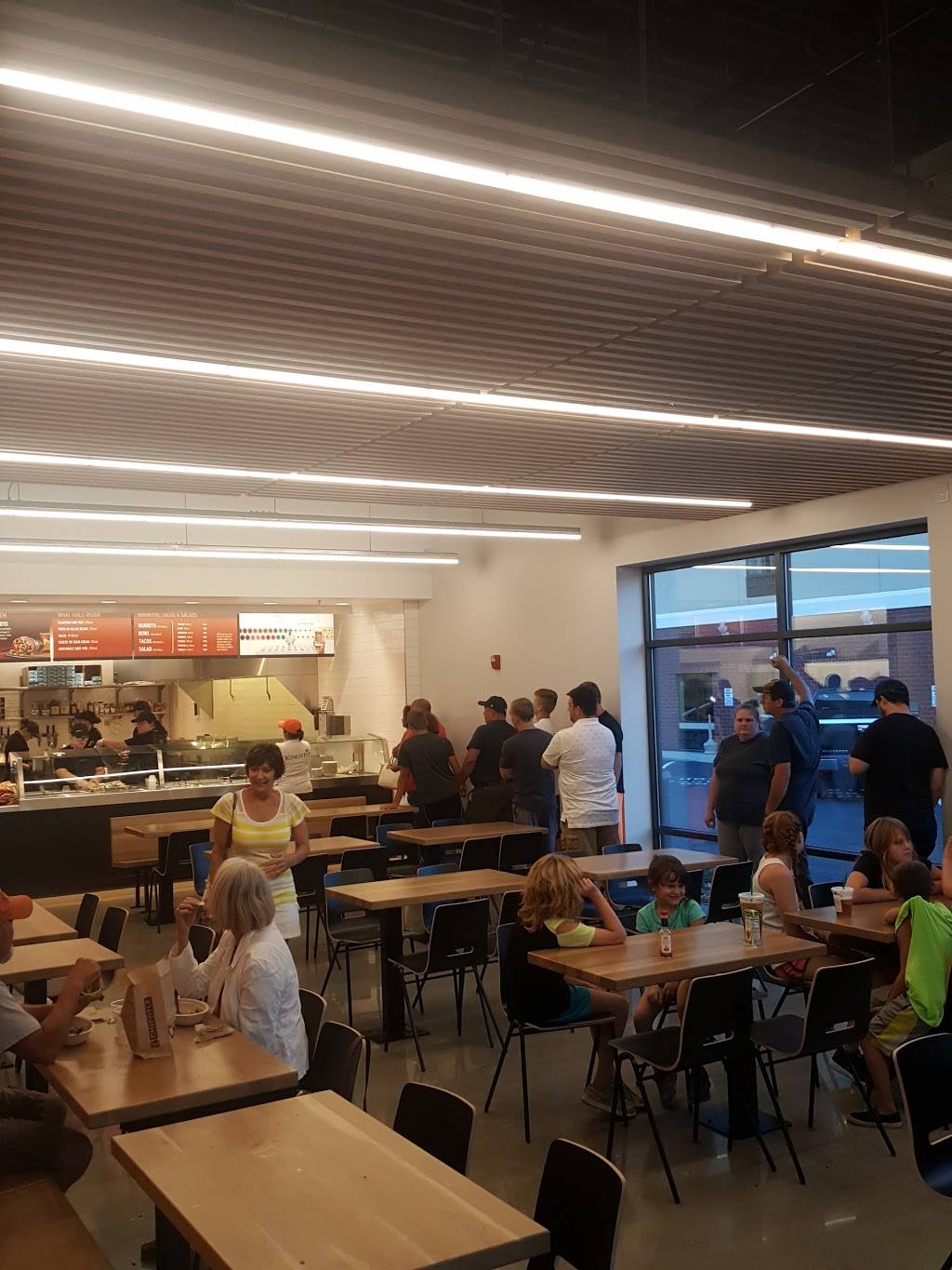 Chipotle Mexican Grill | restaurant | 135 Bluebell Dr SW, New Philadelphia, OH 44663, USA | 3303089375 OR +1 330-308-9375